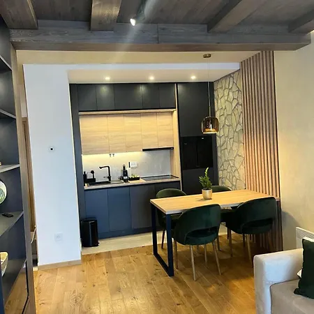 Queen 735 아파트 즐라티보