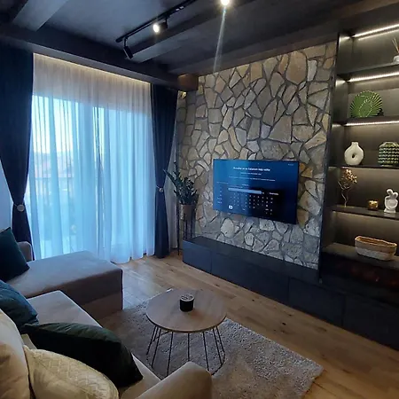 Queen 735 Apartment *