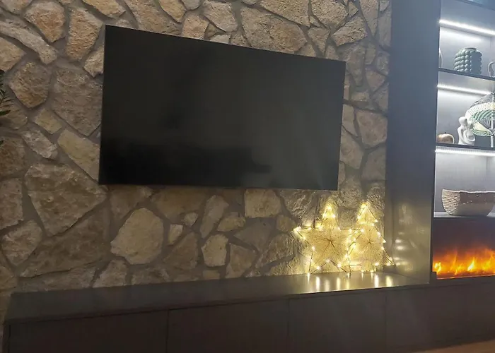 Queen 735 公寓 兹拉蒂博尔