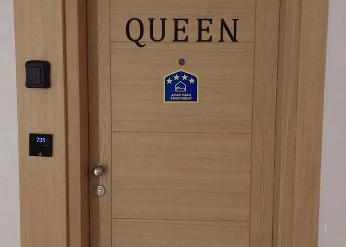 Queen 735 公寓 兹拉蒂博尔